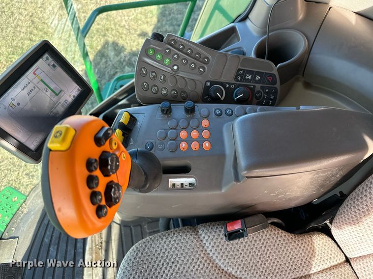 image for item LO9385 2013 John Deere S680S STS  combine