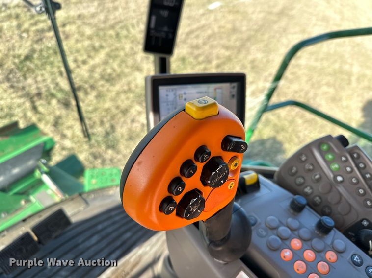 image for item LO9385 2013 John Deere S680S STS  combine