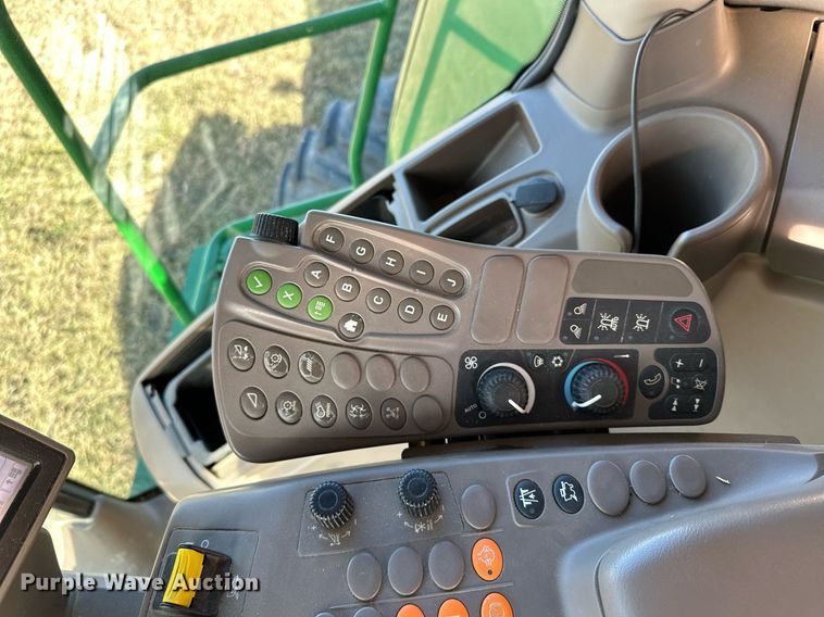 image for item LO9385 2013 John Deere S680S STS  combine