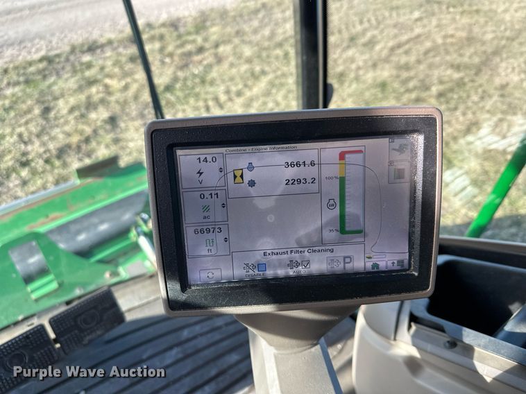 image for item LO9385 2013 John Deere S680S STS  combine