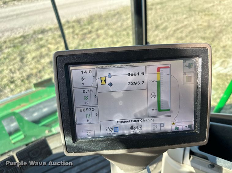 image for item LO9385 2013 John Deere S680S STS  combine