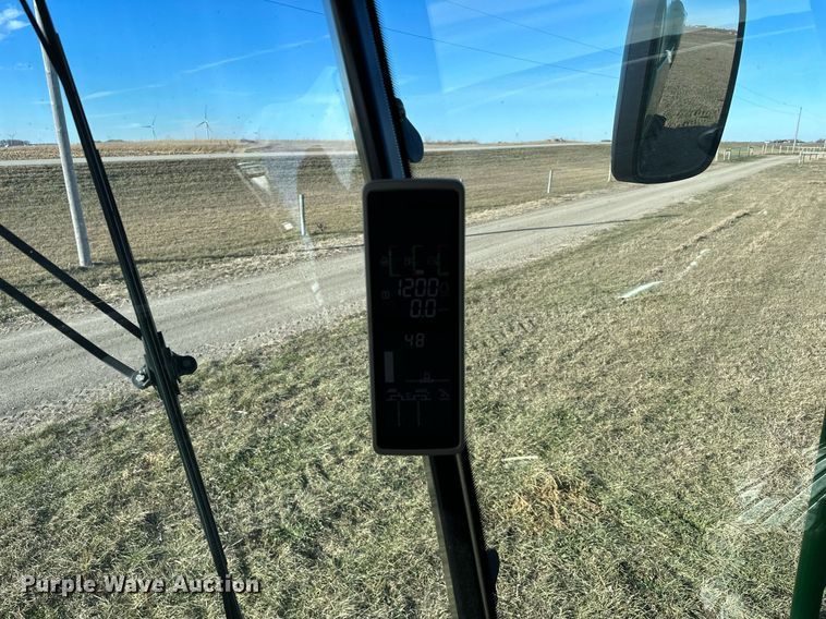 image for item LO9385 2013 John Deere S680S STS  combine