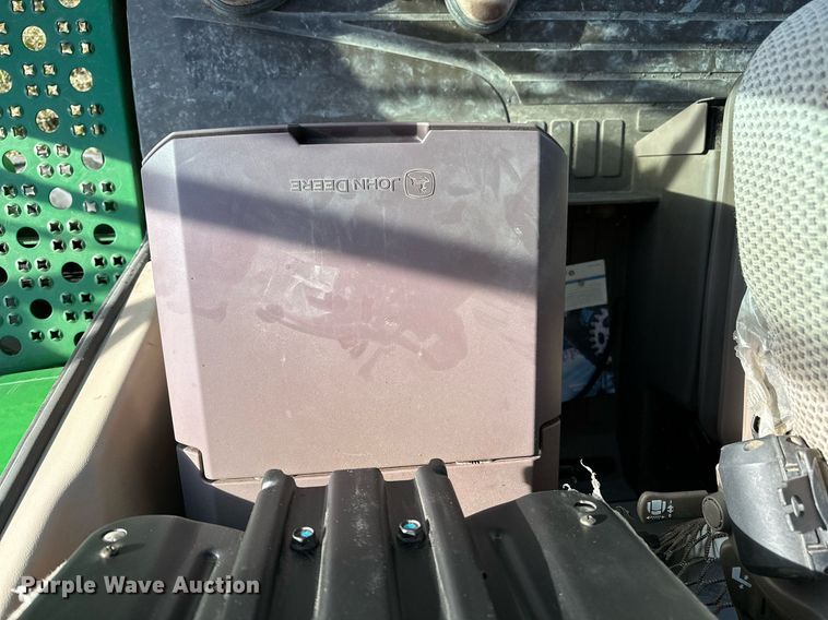 image for item LO9385 2013 John Deere S680S STS  combine