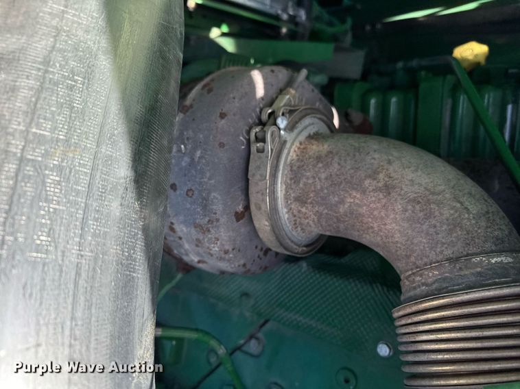 image for item LO9385 2013 John Deere S680S STS  combine