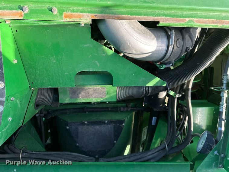 image for item LO9385 2013 John Deere S680S STS  combine