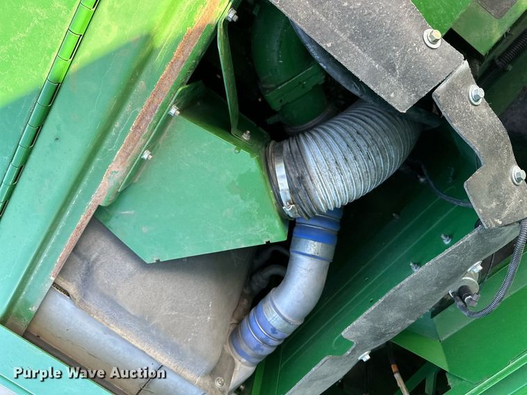 image for item LO9385 2013 John Deere S680S STS  combine