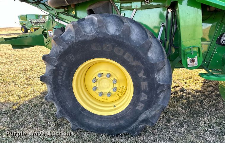 image for item LO9385 2013 John Deere S680S STS  combine