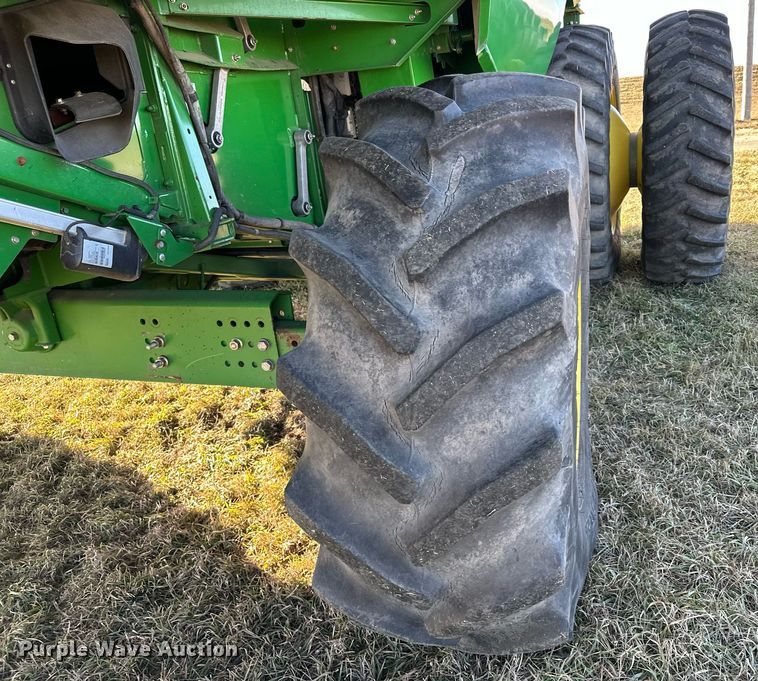 image for item LO9385 2013 John Deere S680S STS  combine