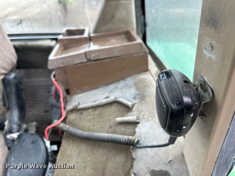 image for item LO9401 2002 John Deere 7410  MFWD tractor