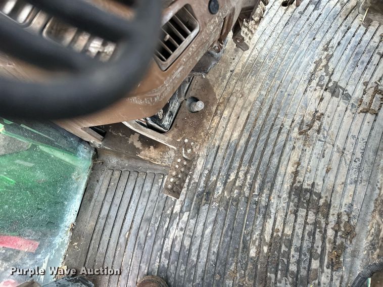 image for item LO9401 2002 John Deere 7410  MFWD tractor