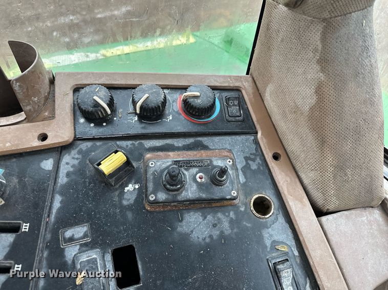 image for item LO9401 2002 John Deere 7410  MFWD tractor