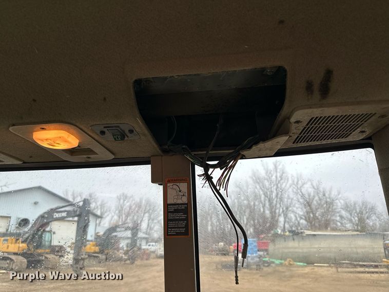 image for item LO9401 2002 John Deere 7410  MFWD tractor