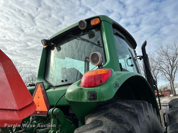 image for item LO9416 2011 John Deere 7330 Premium  MFWD tractor