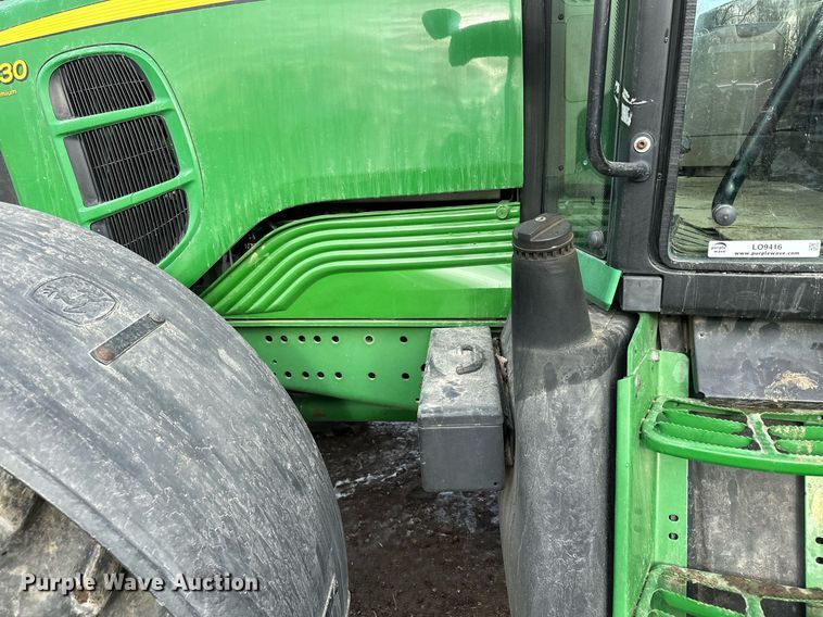 image for item LO9416 2011 John Deere 7330 Premium  MFWD tractor