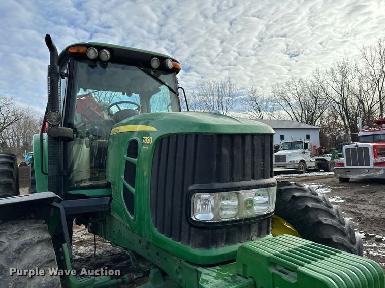 image for item LO9416 2011 John Deere 7330 Premium  MFWD tractor
