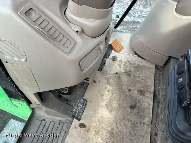 image for item LO9416 2011 John Deere 7330 Premium  MFWD tractor