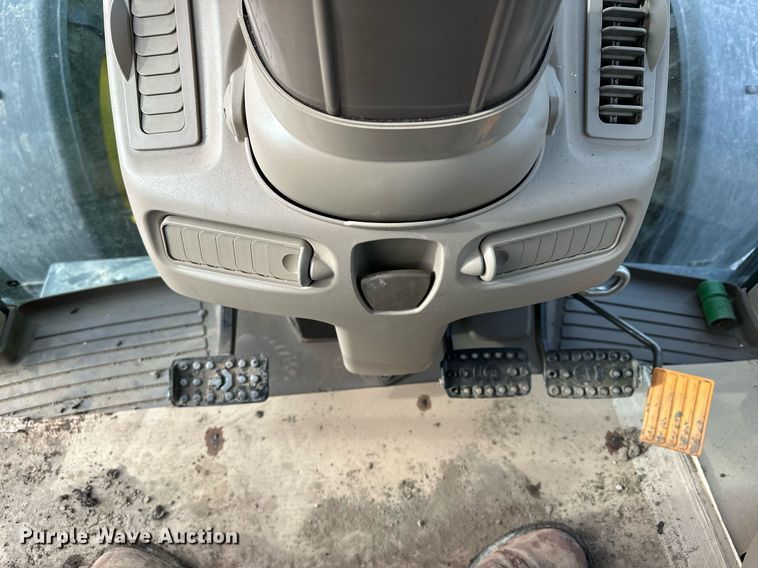 image for item LO9416 2011 John Deere 7330 Premium  MFWD tractor