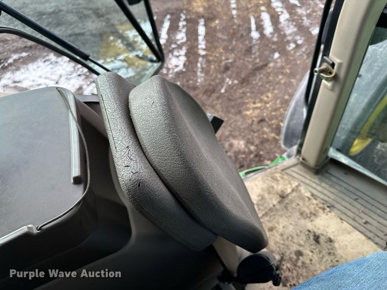 image for item LO9416 2011 John Deere 7330 Premium  MFWD tractor