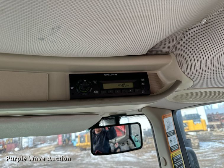 image for item LO9416 2011 John Deere 7330 Premium  MFWD tractor