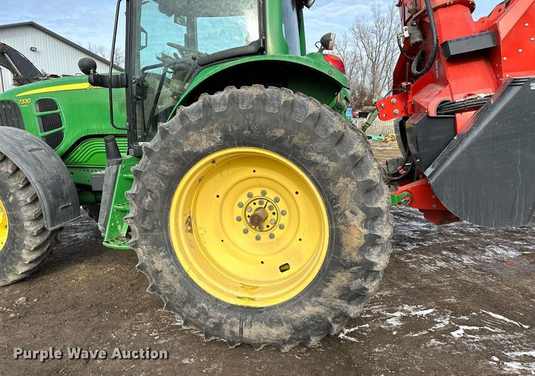 image for item LO9416 2011 John Deere 7330 Premium  MFWD tractor