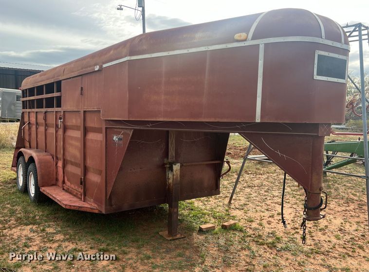image for item LV9176 1990 DN  livestock trailer