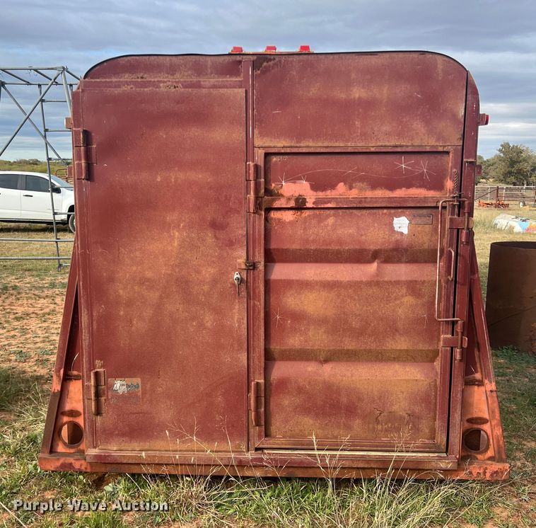 image for item LV9176 1990 DN  livestock trailer