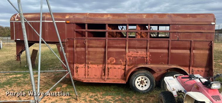 image for item LV9176 1990 DN  livestock trailer