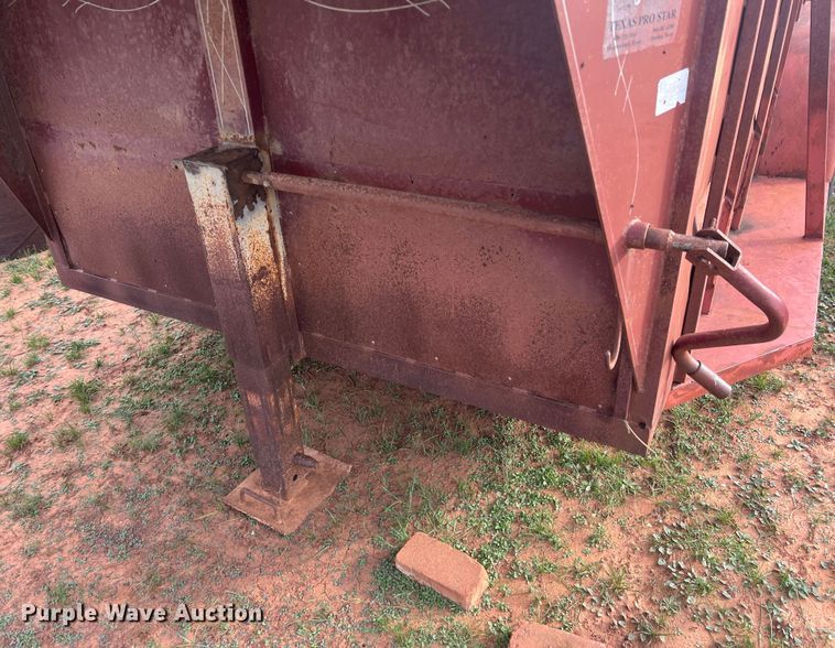 image for item LV9176 1990 DN  livestock trailer