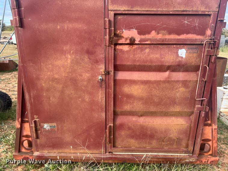 image for item LV9176 1990 DN  livestock trailer