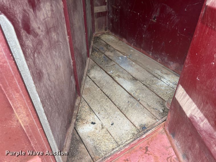 image for item LV9176 1990 DN  livestock trailer