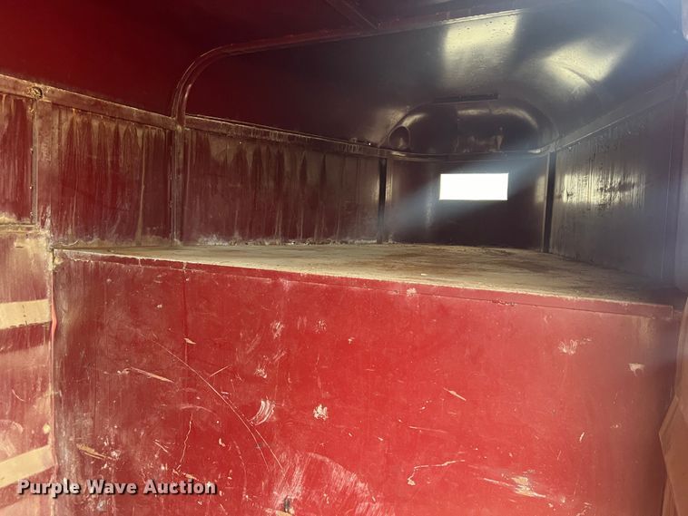 image for item LV9176 1990 DN  livestock trailer