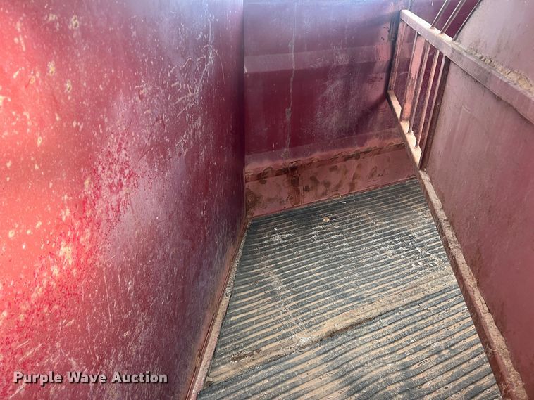 image for item LV9176 1990 DN  livestock trailer