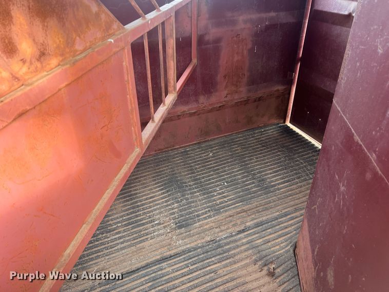 image for item LV9176 1990 DN  livestock trailer