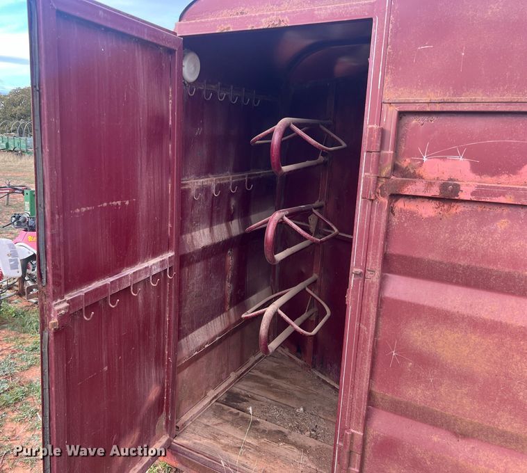 image for item LV9176 1990 DN  livestock trailer