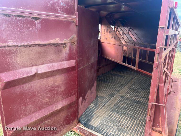 image for item LV9176 1990 DN  livestock trailer