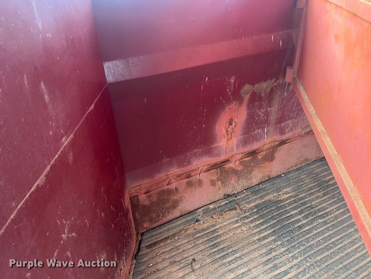 image for item LV9176 1990 DN  livestock trailer