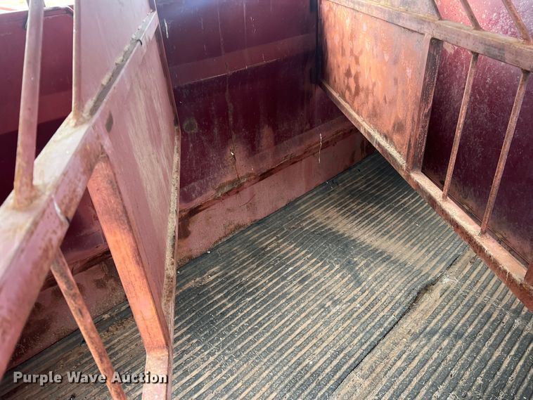 image for item LV9176 1990 DN  livestock trailer