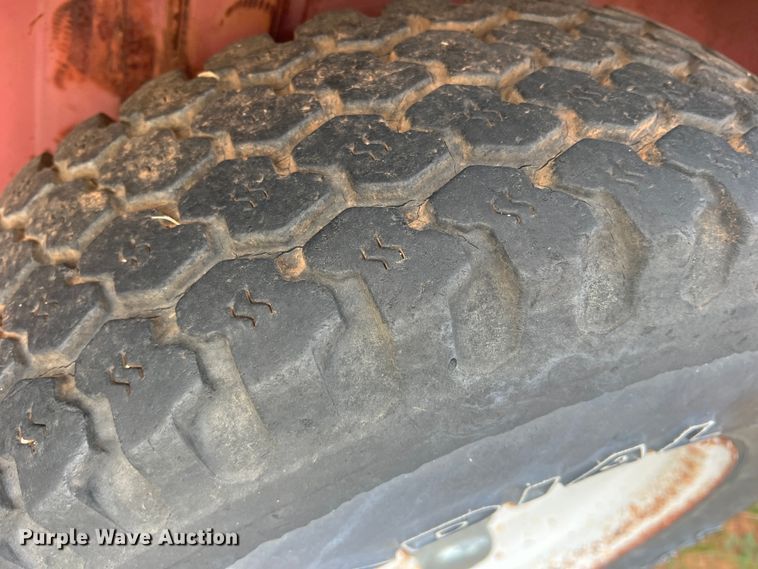 image for item LV9176 1990 DN  livestock trailer