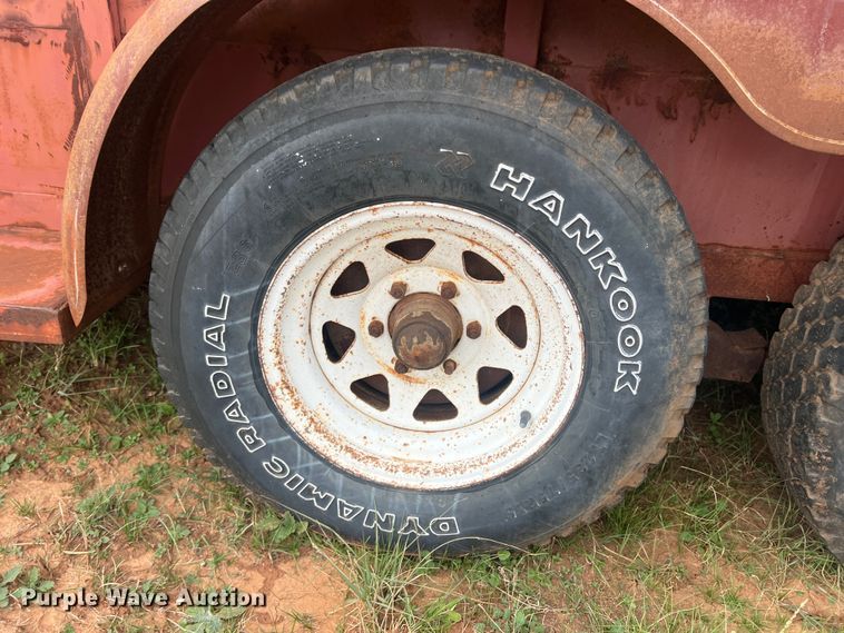 image for item LV9176 1990 DN  livestock trailer