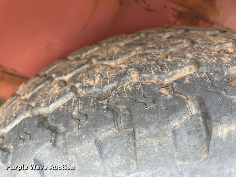 image for item LV9176 1990 DN  livestock trailer