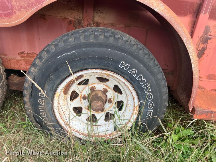 image for item LV9176 1990 DN  livestock trailer