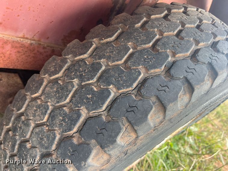 image for item LV9176 1990 DN  livestock trailer