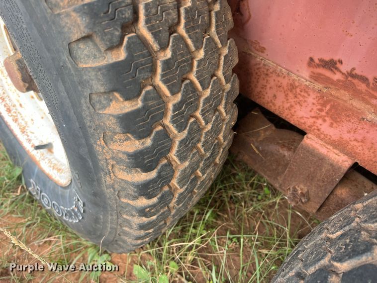 image for item LV9176 1990 DN  livestock trailer