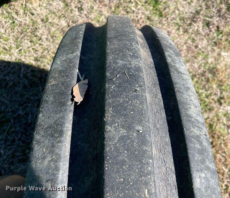 image for item LV9219 2006 John Deere 5303  tractor