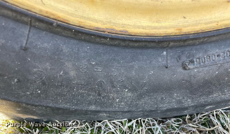 image for item LV9219 2006 John Deere 5303  tractor