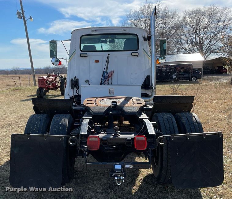 image for item LV9221 1991 Ford L9000  semi truck