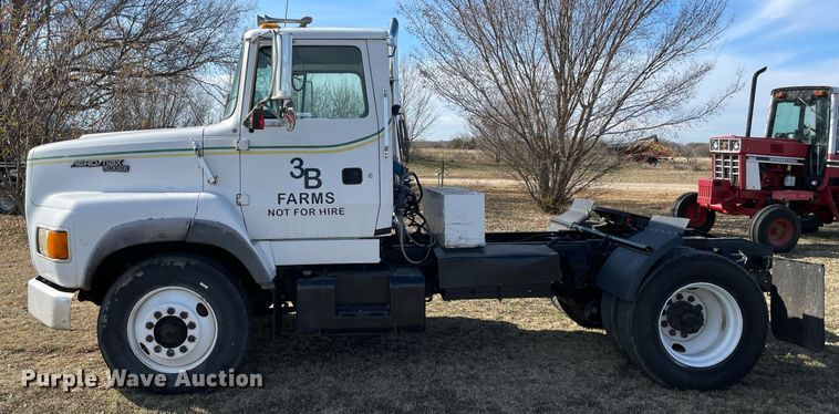 image for item LV9221 1991 Ford L9000  semi truck