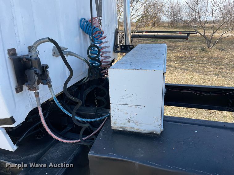 image for item LV9221 1991 Ford L9000  semi truck