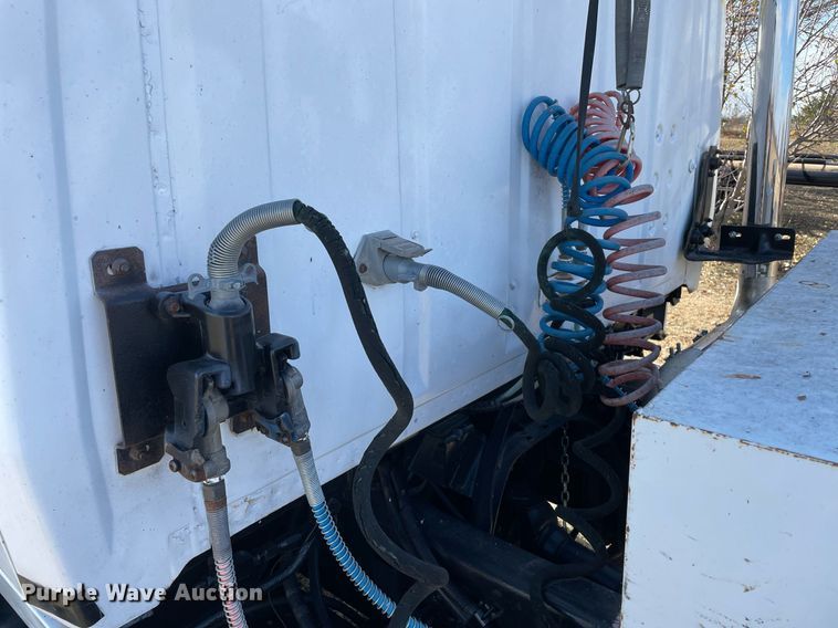 image for item LV9221 1991 Ford L9000  semi truck