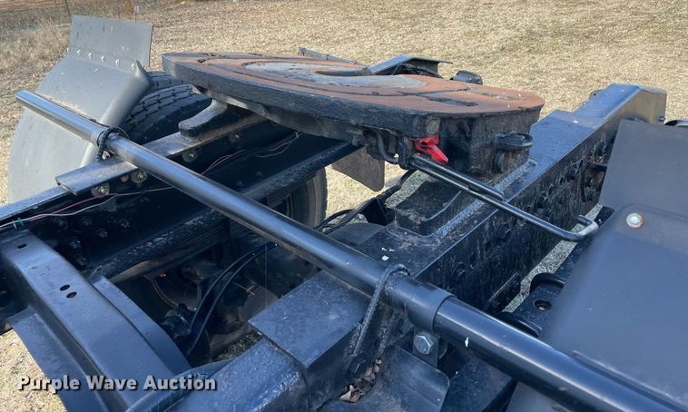 image for item LV9221 1991 Ford L9000  semi truck